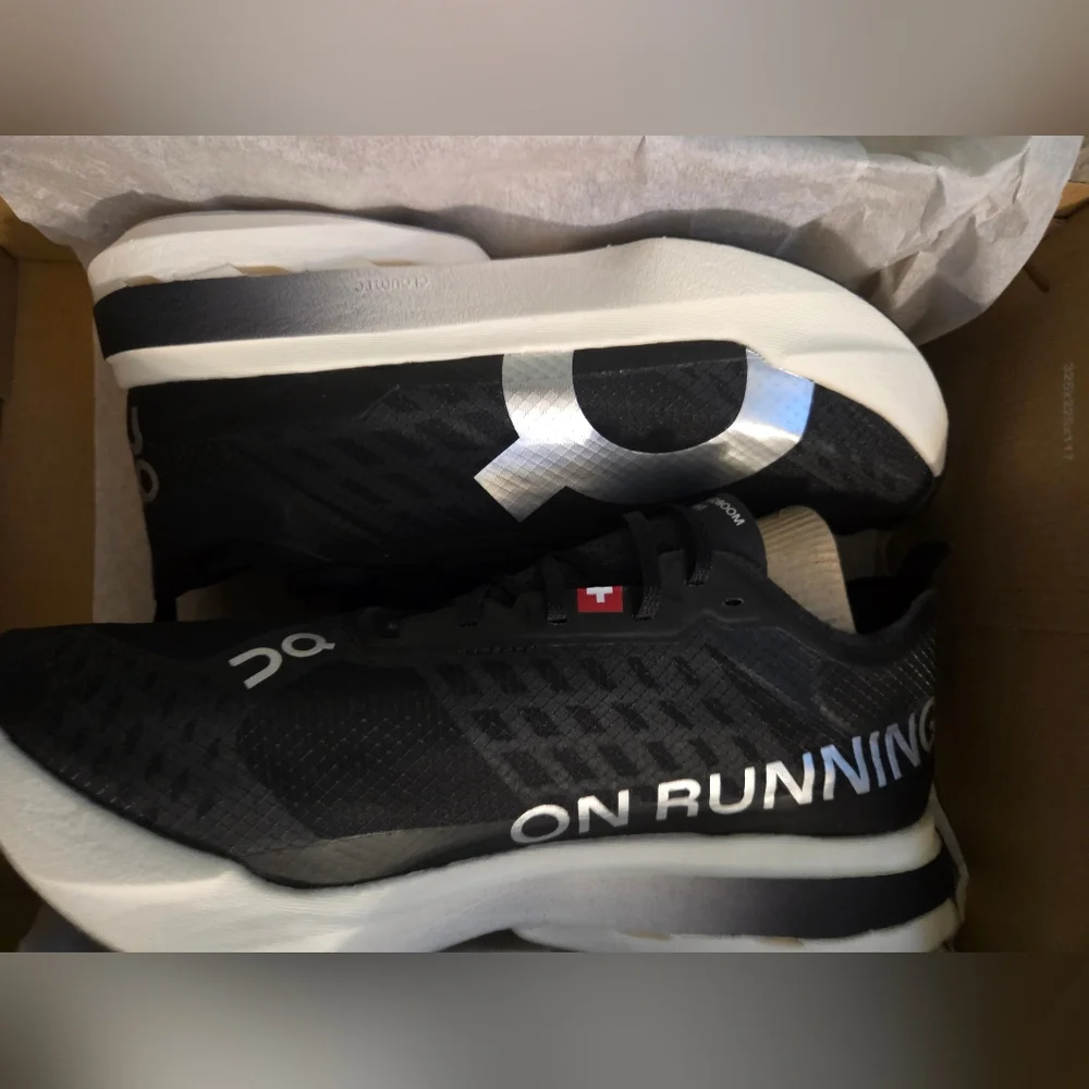 On Running Sneakers Cloudboom Strike 7.5 Women - Picture 5 of 13